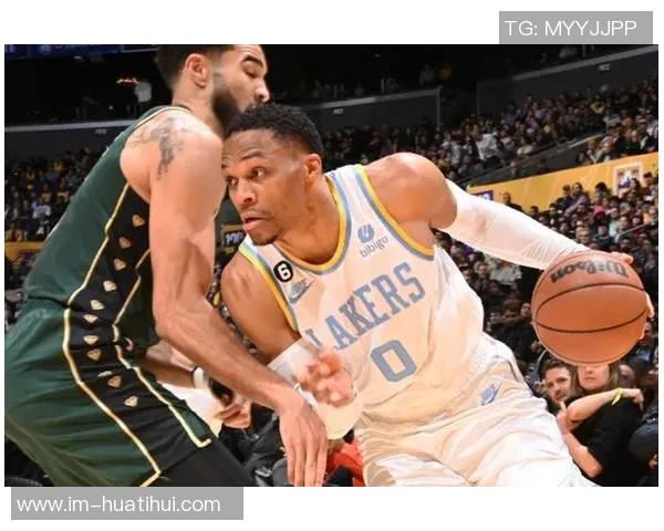 马祖拉称怀特攻防两端始终保持一致努力与能量展现出色表现